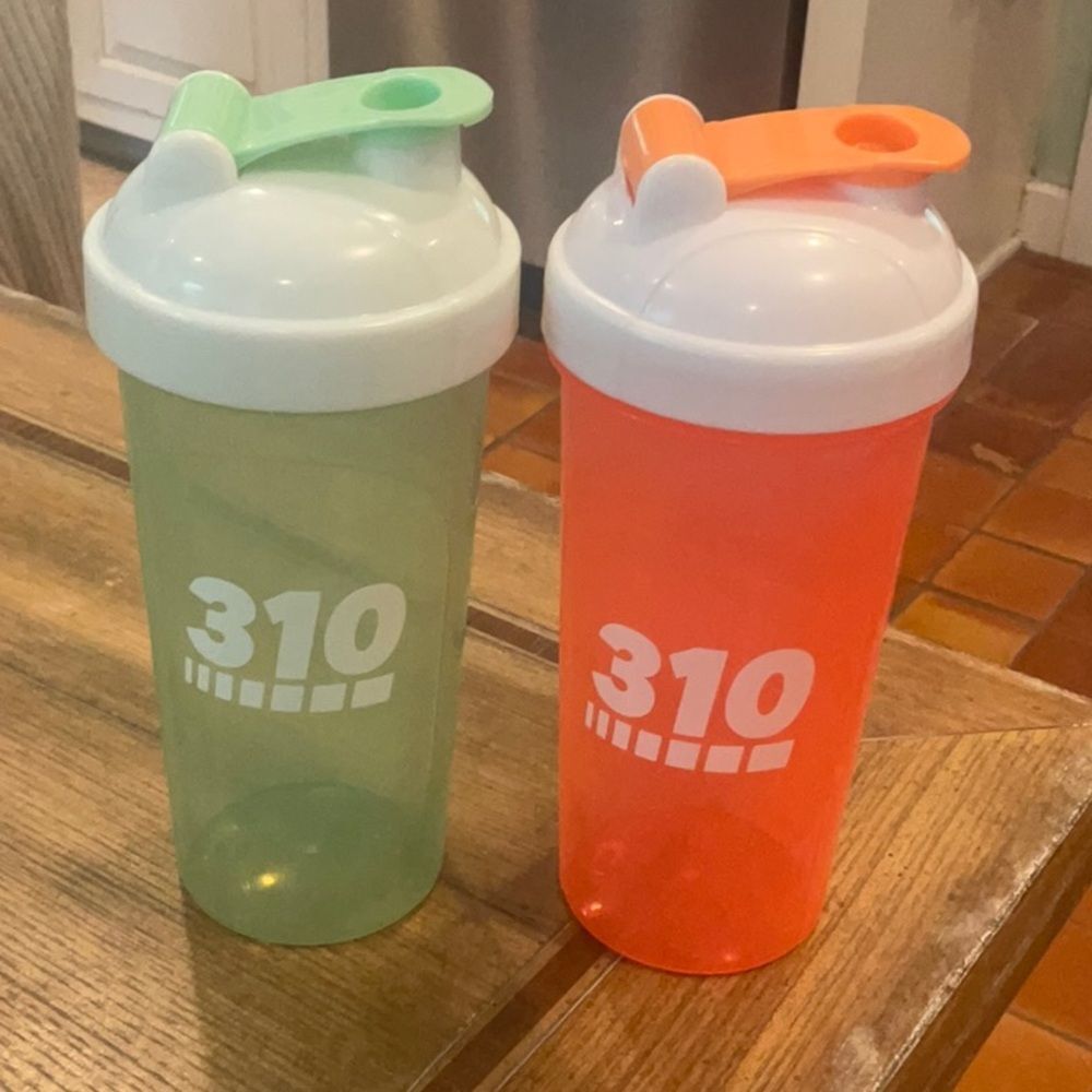 (2) 310 Shaker Cups with Lids Neon Hot Orange & Pistachio Green.